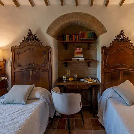 Villa La Pizzichina 10, Emma Todi