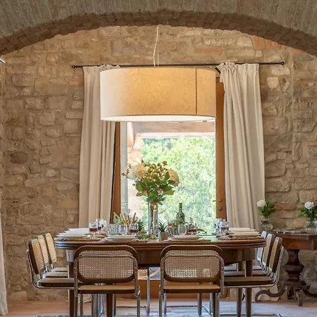 La Pizzichina 10, Emma Villa Todi