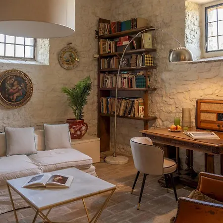 La Pizzichina 10, Emma Villa *