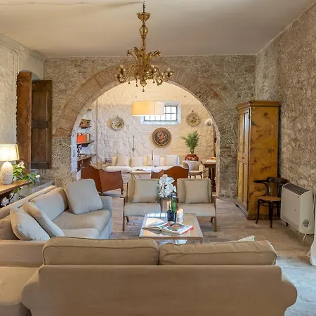 La Pizzichina 10, Emma Villa Todi