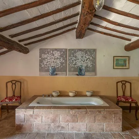 La Pizzichina 10, Emma Villa